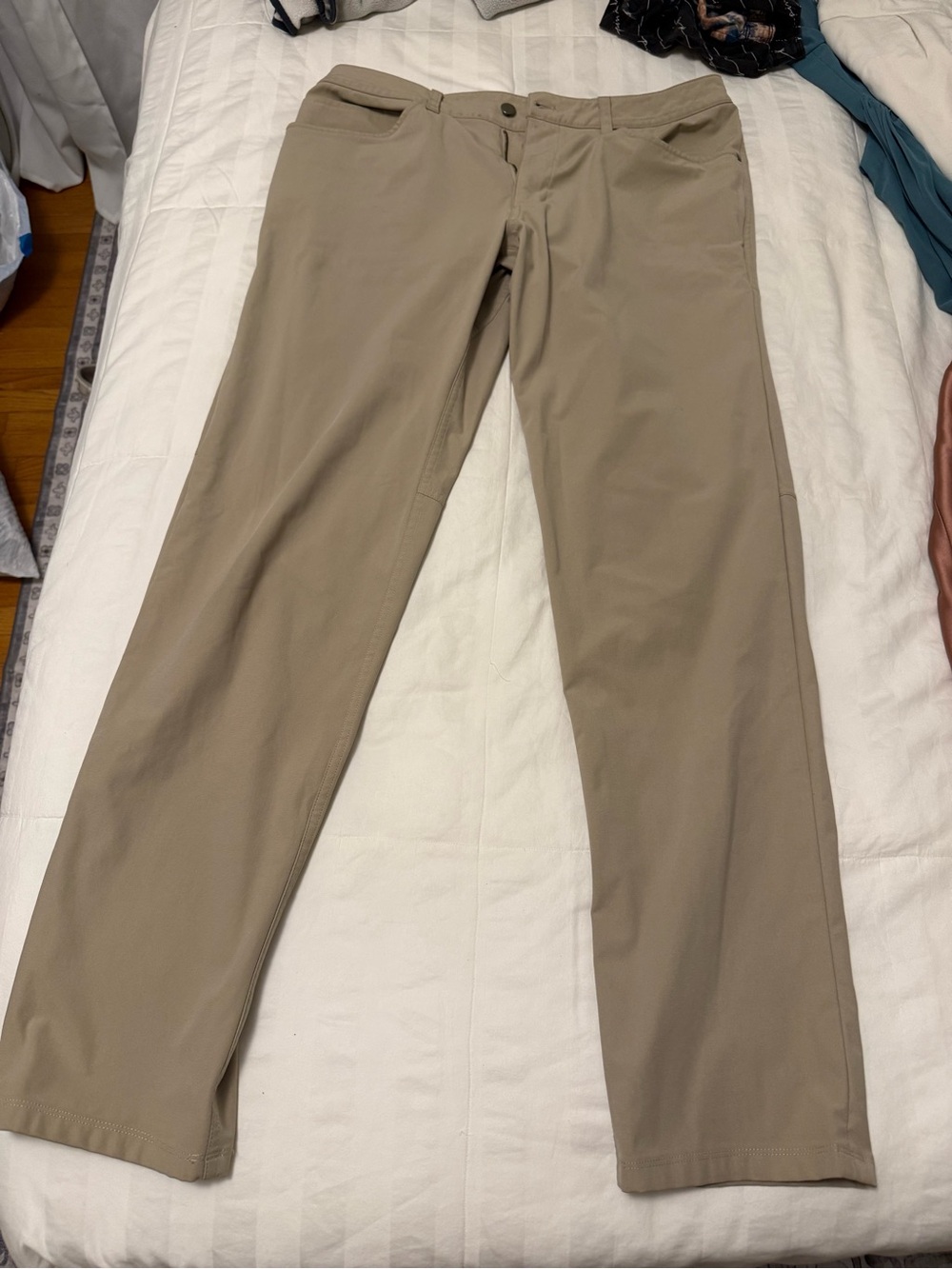lululemon athletica Men's Straight Chino Pants - Khaki/Tan
